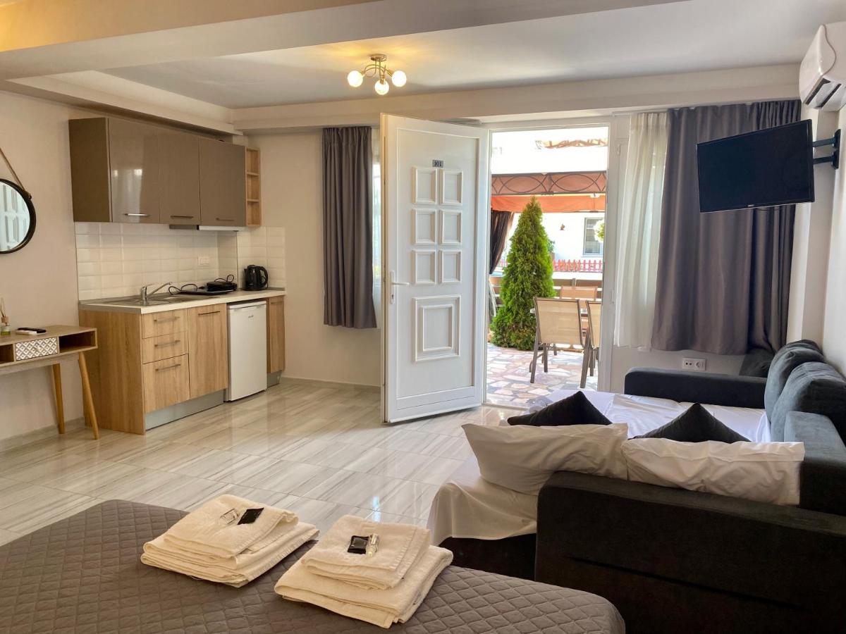 Thomas Studios & Apartments Paralia מראה חיצוני תמונה